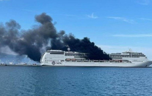 Возле берегов Греции загорелся пассажирский паром (ВИДЕО) 1