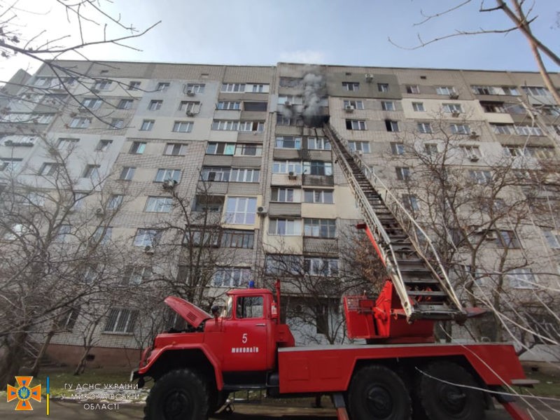 В Николаеве горела 9-этажка: 1 человек спасен, 7 эвакуированы (ФОТО)