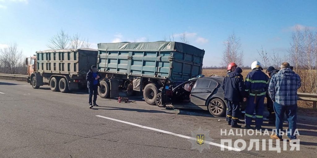 В Николаевской области BMW влетел под фуру с прицепом, водитель погиб 1