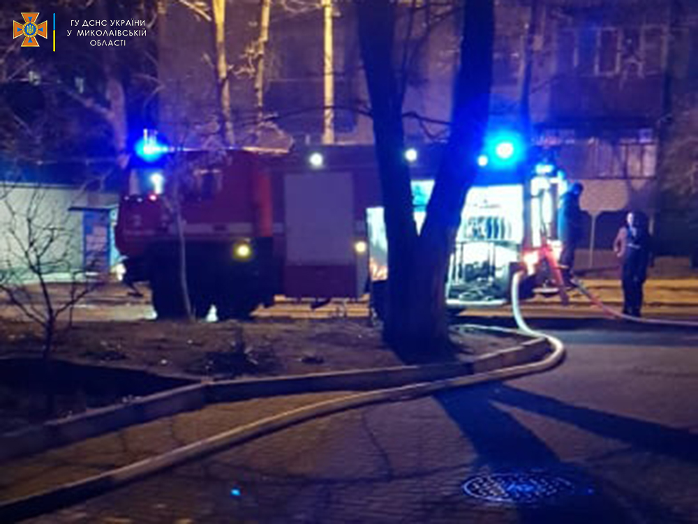 Большой пожар в Николаеве. Горела гостиница на Террасной (ФОТО) 1