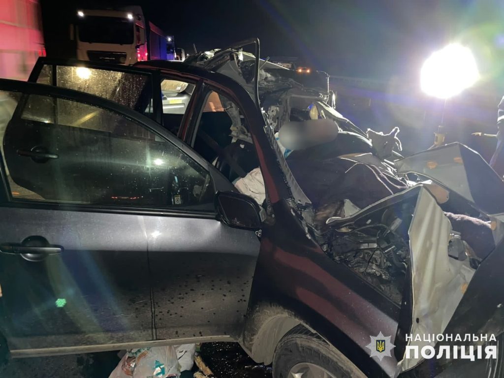 Четверо взрослых и ребенок погибли в ДТП на трассе М-05 на Николаевщине (ФОТО) 3