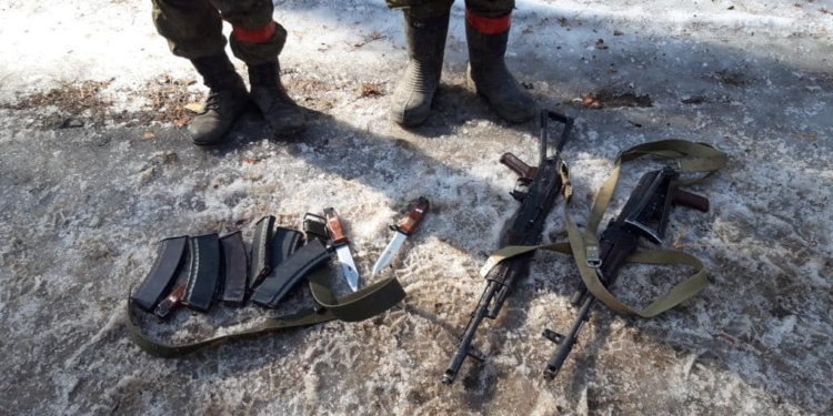 Украинские военные взяли в плен 2 оккупантов (ФОТО)