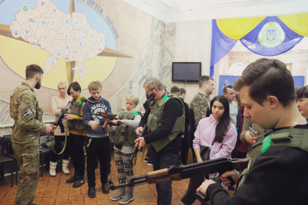 «Не паникуй! Готовься!»: в Николаеве прошли очередные занятия для гражданских (ФОТО) 5