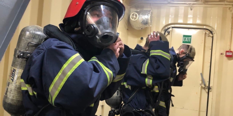 В Николаеве будущих военных моряков учили бороться за живучесть корабля (ФОТО)