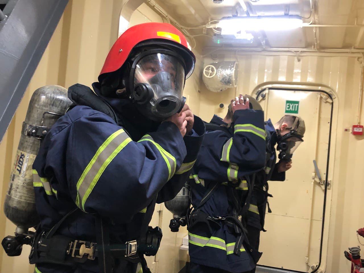 В Николаеве будущих военных моряков учили бороться за живучесть корабля (ФОТО)