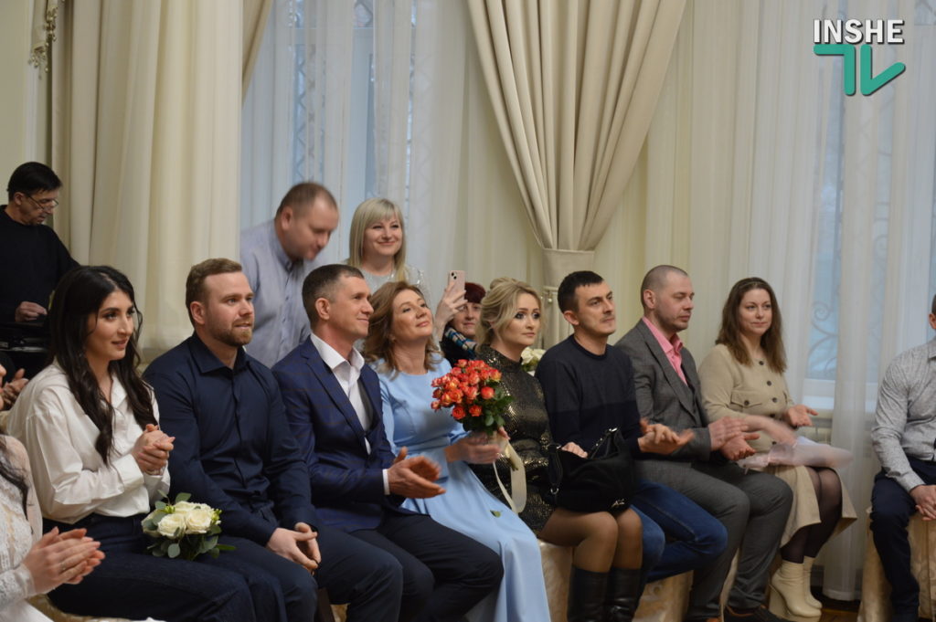 В Миколаєві в «дзеркальну дату» одночасно побралися 10 пар (ФОТО, ВІДЕО) 10