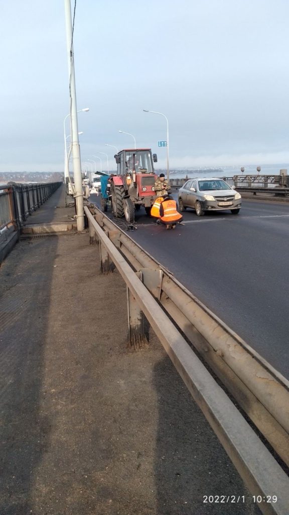 Не прошло и полгода. На Варваровском мосту в Николаеве снова экстренно ремонтировали деформационный шов (ФОТО) 7