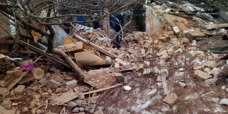 Оккупанты на Донбассе обстреляли не только детский сад, а и школу – пострадали трое взрослых, дети в безопасности (ФОТО)