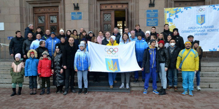 У Миколаєві запалили Олімпійський вогонь та підняли Олімпійський прапор (ФОТО)