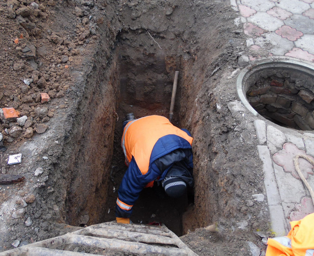 В Николаеве водоканал «пошел» по многолетним должникам за воду (ФОТО) 12