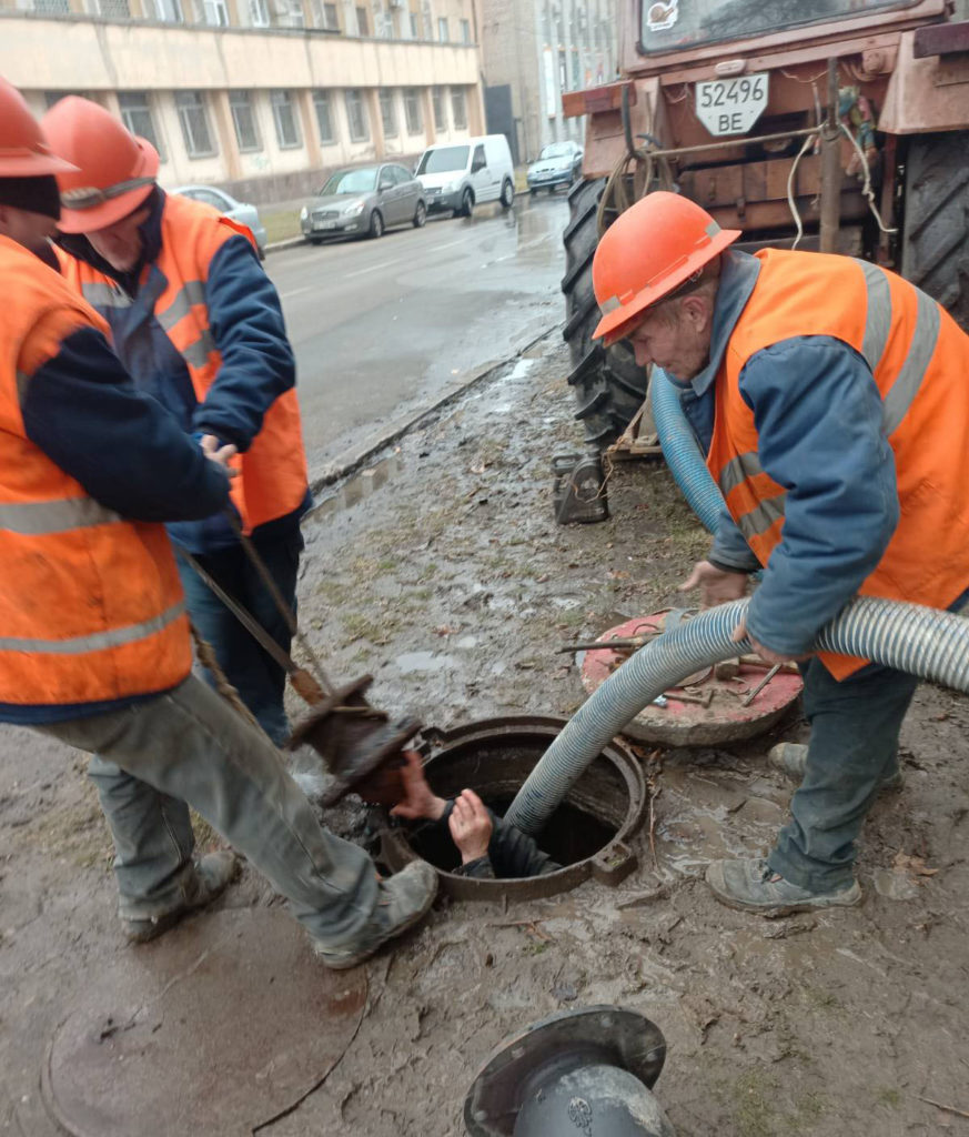 В Николаеве водоканал «пошел» по многолетним должникам за воду (ФОТО) 14