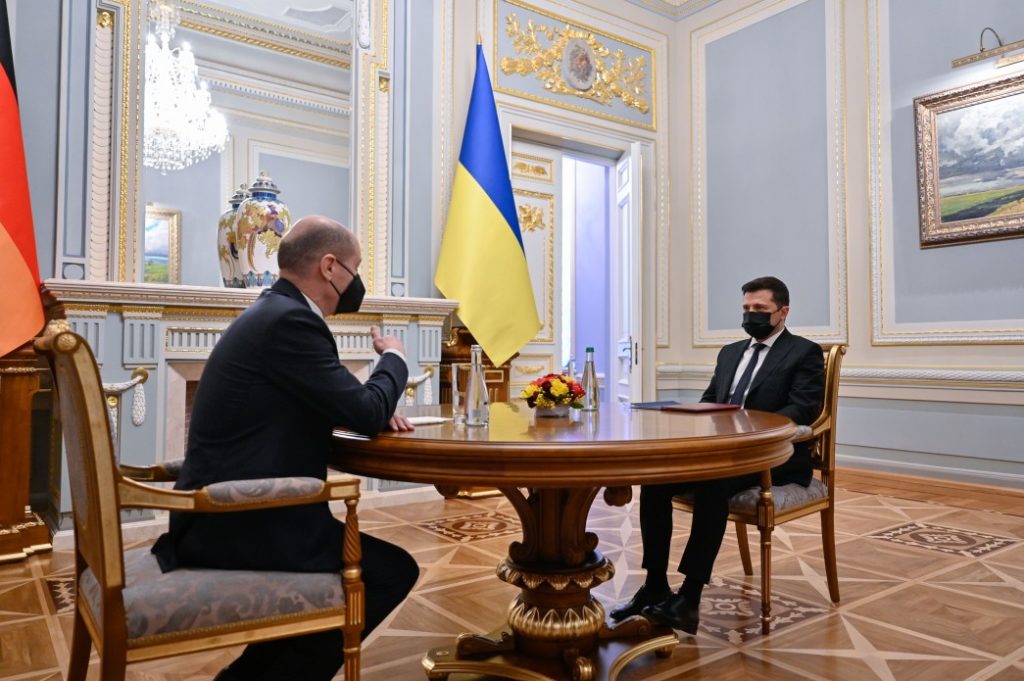 Зеленский заверил, что Украина предоставит проекты законов об особом статусе ОРДЛО и местных выборах для дискуссии, - Шольц 1