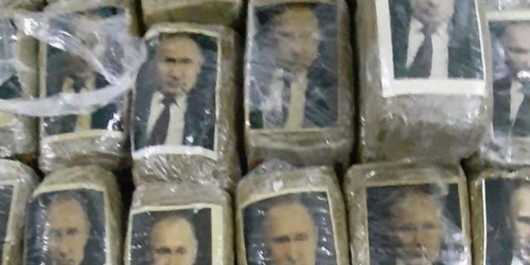 В Ливии на берегу нашли крупную партию гашиша с портретами Путина (ФОТО)