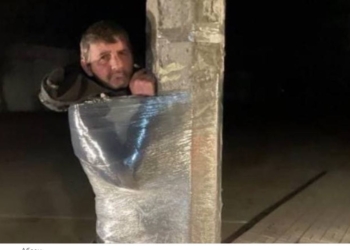 К позорному столбу. В Николаеве поймали мародера в поврежденном обстрелом строительном маркете (ФОТО)