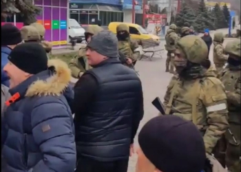 “Покажи лицо”! В Бердянске горожане устроили теплый прием оккупантам (ВИДЕО)