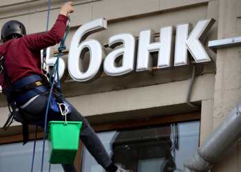 Великобритания заморозила имущество пяти российских банков и трех приближенных Путина