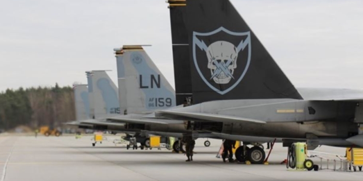 В Польшу прибыли еще восемь американских истребителей F-15