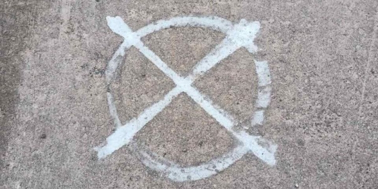 Укравтодор призывает граждан уничтожать такие знаки на дорогах (ФОТО)