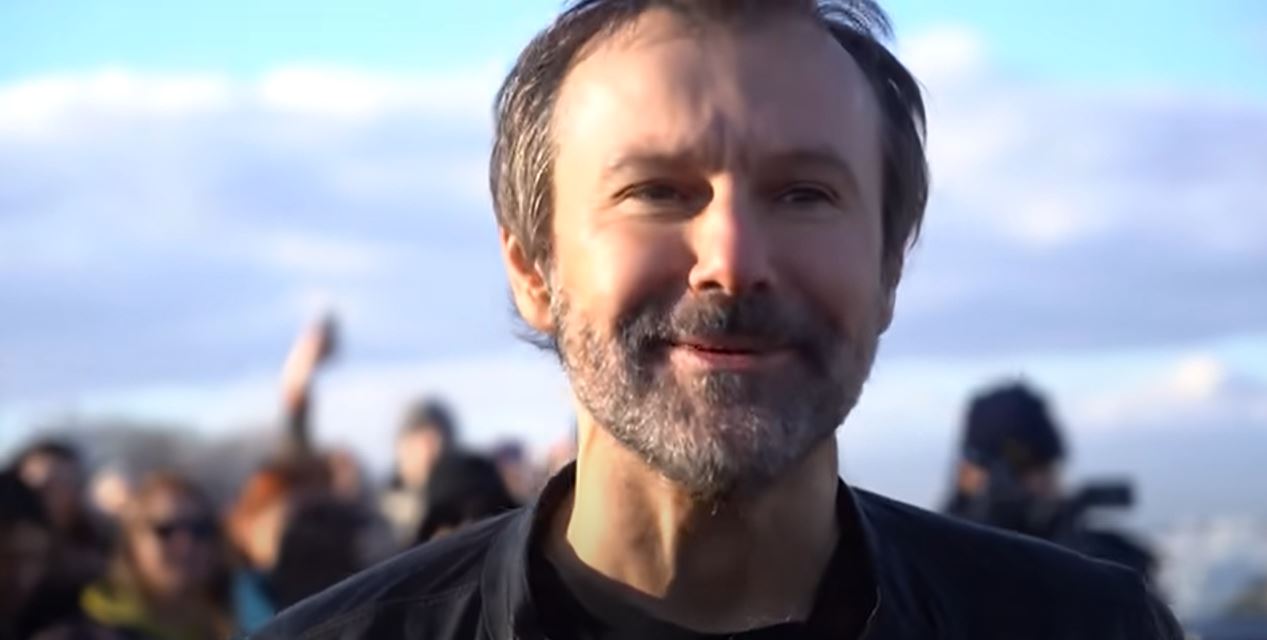 «Океан Эльзы» дал спонтанный концерт на мосту в Киеве (ВИДЕО)