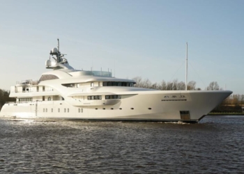 Яхту Путина Graceful срочно вывели из Гамбурга, опасаясь санкций