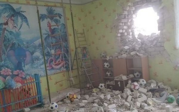 Оккупанты обстреляли Станицу Луганскую – снаряд повредил детский сад, есть пострадавшие (ФОТО)