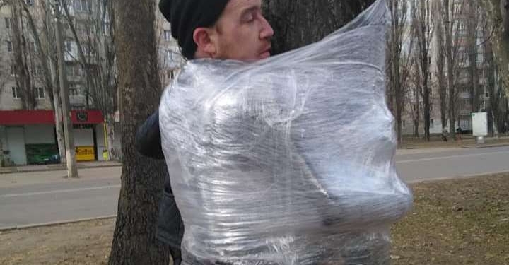 «Николаев-стайл»: поймали еще одного мародера и примотали к дереву (ФОТО)