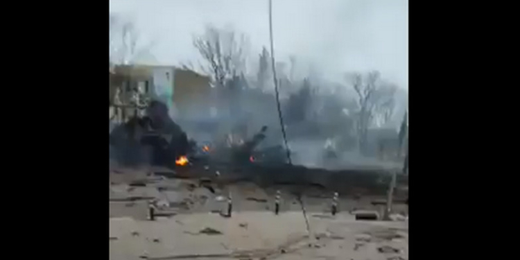 “Только же асфальт отремонтировали”, – появилось видео центра Баштанки на Николаевщине после боя (ВИДЕО)