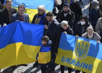 Папа Римский Франциск: Украина истекает кровью, прекратить безумие войны!