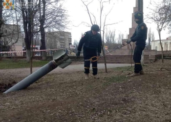За день спасатели-пиротехники с улиц Николаева изъяли 3 кассетных элемента РСЗО и 12 корпусов (ФОТО)
