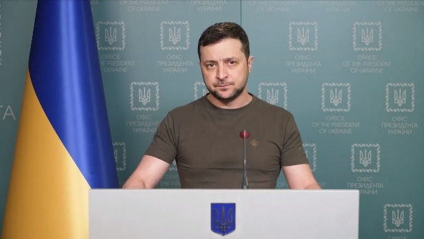 Окупанти знова бомбили авіабомбами Суми, заблокували і спеціально катують Маріуполь – про що ще говорив Володимир Зеленський (ВІДЕО)