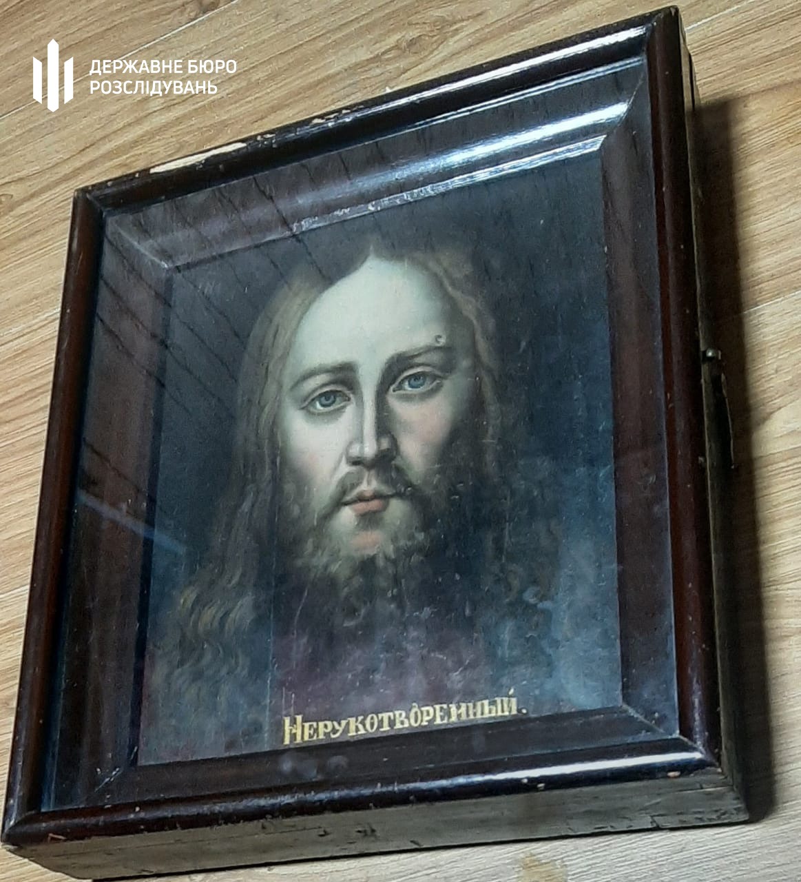 ДБР не дозволила росіянам вивезти з України велику суму готівки в доларах і євро та старовину ікону (ФОТО)