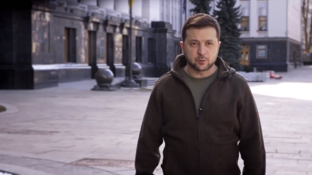 «Маємо бути кожен як повноцінна армія» – звернення Володимира Зеленського (ВІДЕО)