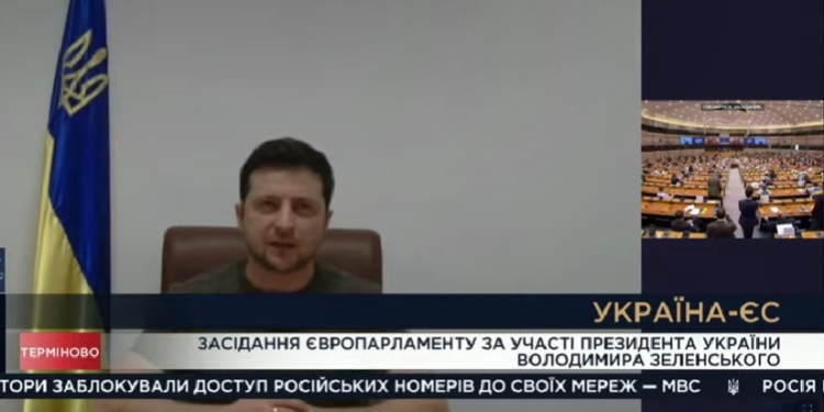 «Доведіть, що ви разом з нами, доведіть, що ви дійсно європейці. І тоді життя переможе смерть, а світ – темряву» – звернення Зеленського до Європарламенту (ВІДЕО)