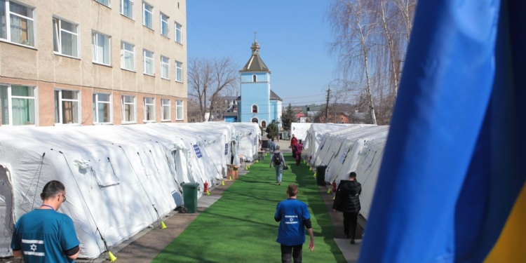 Працюють ізраїльські медики: на польсько-українському кордоні відкрили перший польовий госпіталь (ФОТО)