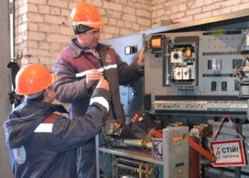 На Миколаївщині через атаки окупантів знеструмлено 123 населених пункти. Але енергетики працюють