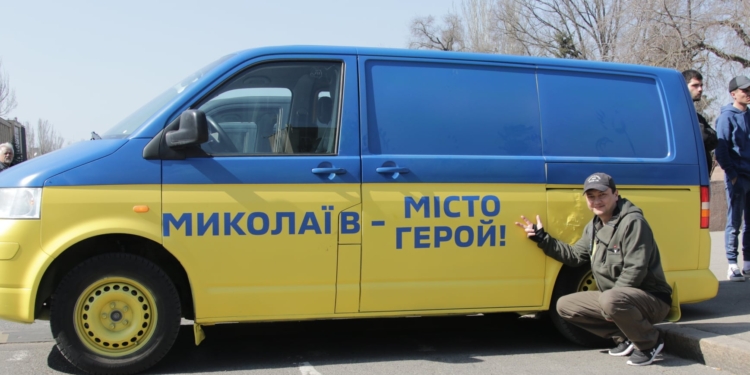 Миколаївці передали партію автомобілів та медикаментів на потреби області (ФОТО)