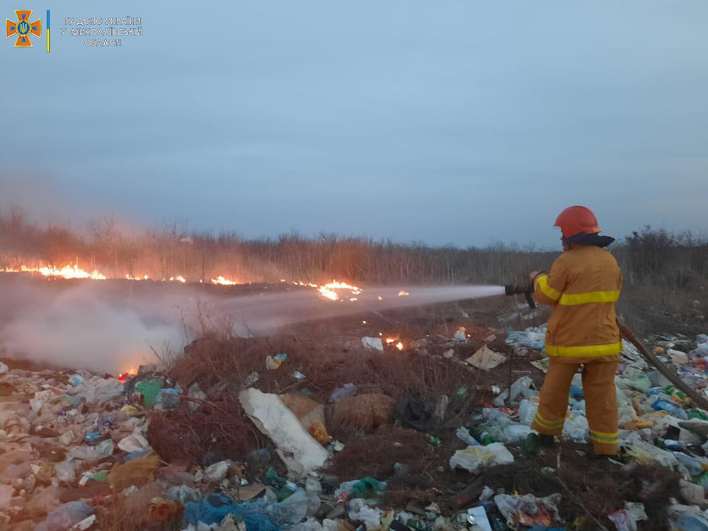 24 пожара на Николаевщине за сутки. Из них 4 – из-за рашистских обстрелов (ФОТО) 1