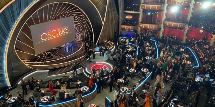 На церемонии «Оскар» почтили минутой молчания память жертв войны в Украине, но не назвали россию и не осудили ее агрессию (ВИДЕО)
