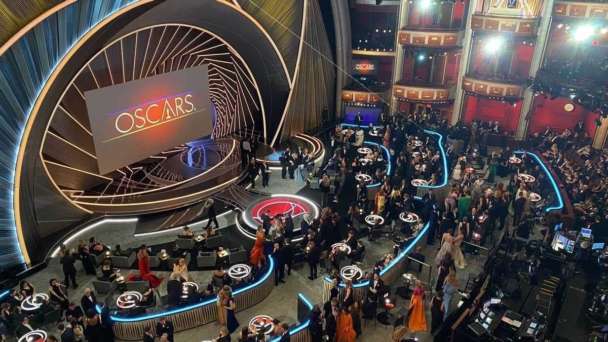 На церемонии «Оскар» почтили минутой молчания память жертв войны в Украине, но не назвали россию и не осудили ее агрессию (ВИДЕО)