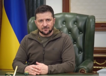 «Українці не повинні гинути через те, що дехто не може знайти в собі сміливість, щоб передати Україні необхідну зброю» — нове звернення Зеленського (ВІДЕО)