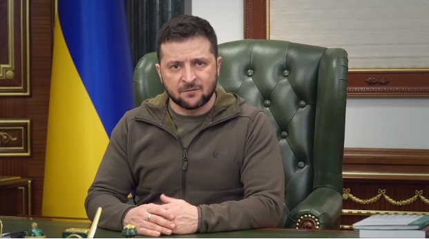 «Українці не повинні гинути через те, що дехто не може знайти в собі сміливість, щоб передати Україні необхідну зброю» — нове звернення Зеленського (ВІДЕО)