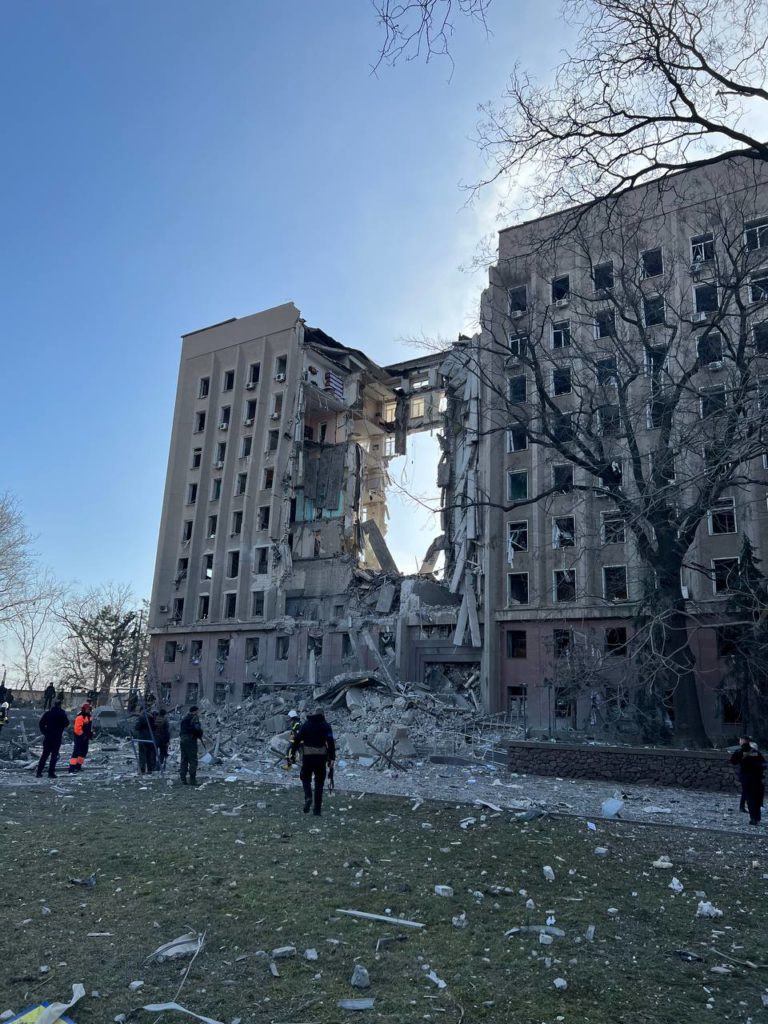 «Развалили полздания, попали ко мне в кабинет» - глава Николаевской ОВА об атаке рашистов на облгосадминистрацию (ВИДЕО, ФОТО) 1