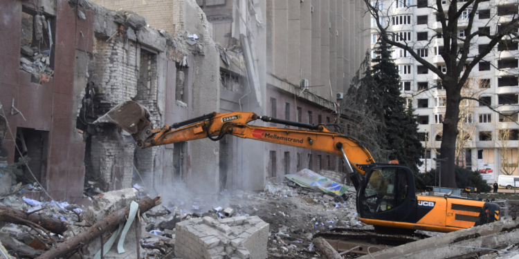 Разбор завалов в здании Николаевской ОВА: деблокированы еще двое погибших, всего погибли 19 человек (ФОТО, ВИДЕО)