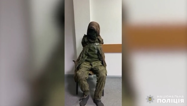 «Заслали меня сюда воевать – вот и воюю»: на Николаевщине полицейские взяли в плен оккупанта-крымчанина (ВИДЕО)