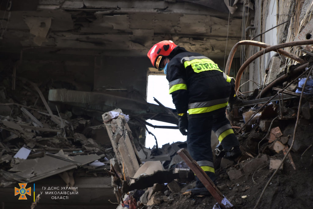 Разбор завалов в здании Николаевской ОВА: деблокированы еще двое погибших, всего погибли 19 человек (ФОТО, ВИДЕО) 21