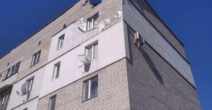 Пожежі в екосистемах, гасіння авто та укріплення пошкодженої обстрілами рашистів п’ятиповерхівки у Вознесенську: інформація від рятувальників Миколаївщини (ФОТО)