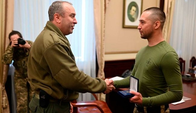 Пограничник со Змеиного, пославший русский корабль, вернулся из плена