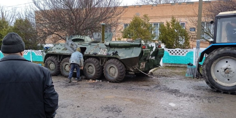 «Зараз спалим нах*й!»: як зустріли російських окупантів в селі Маложенівка Миколаївської області (ФОТО, ВІДЕО)