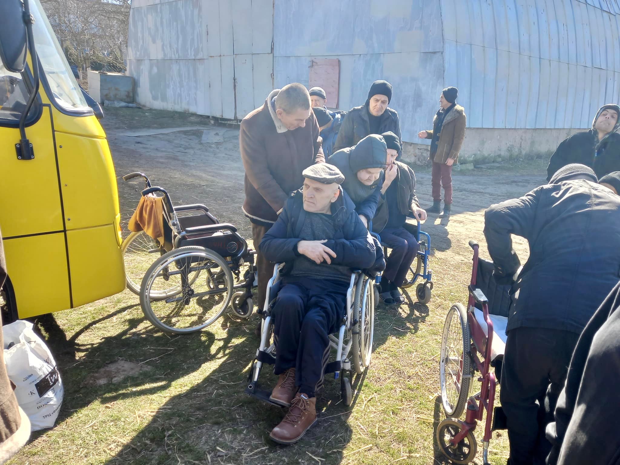 Подопечных психоневрологического интерната поблизости от Николаева эвакуировали в безопасное место (ФОТО)