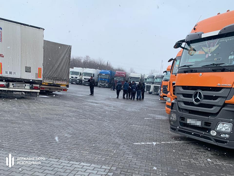 ДБР вилучило 27 вантажівок, які належать росії та білорусі, та передала їх ЗСУ (ФОТО) 3